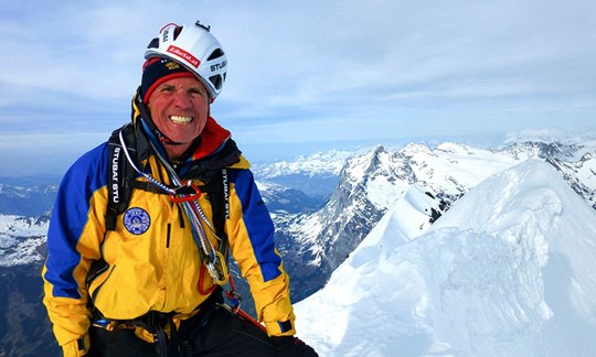 Alle Achtung: Peter Habeler am Gipfel des Eiger.