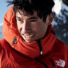 Er könnte bald bei Euch zu Hause im Wohnzimmer stehen: Profi-Alpinist David Lama.