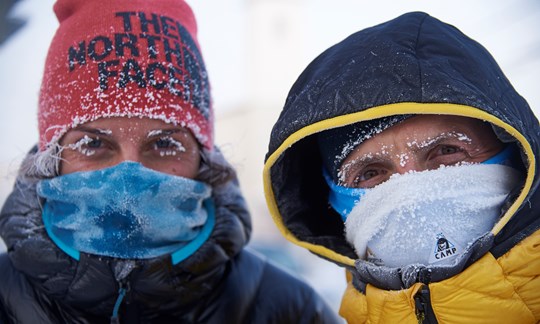 Gut eingepackt: Tamara Lunger und Simone Moro während ihrer gemeinsamen Sibirien-Expedition 2018.