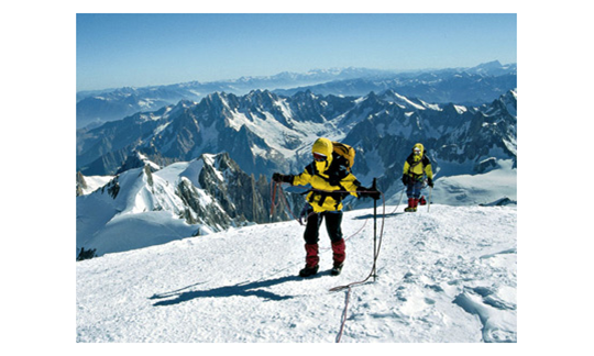 Mont-Blanc-Besteigung: Weit reicht der Blick vom höchsten Gipfel der Alpen.