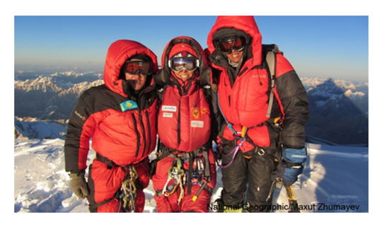 Historischer Moment: Gerlinde Kaltenbrunner (Mitte) auf dem Gipfel des K2.