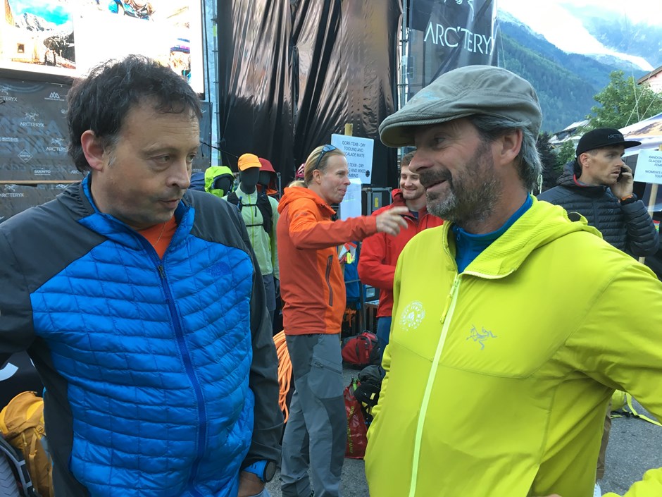 Allen Teilnehmern der ALPIN-Tiefschneetage bestens bekannt: Bergführer Walter Zoerer (mit Mütze) führte auch bei der Academy; Extrembergsteiger Robert Jasper (in der Mitte) ebenfalls.