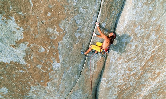 „Zur Vorbereitung für die geplante Latok-II-Expedition reiste ich 1995 ins Yosemite“, verrät Alexander seine Motivation für die erste Rotpunktbegehung der „Salathé“ (X–) im Jahr 1995 – sein erster Bigwall im Yosemite.