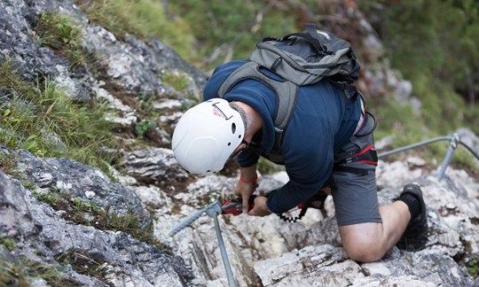 Wenn nichts mehr geht: Blockierungen sorgen, vor allem in Klettersteigen, regelmäßig für Einsätze der Bergrettung.