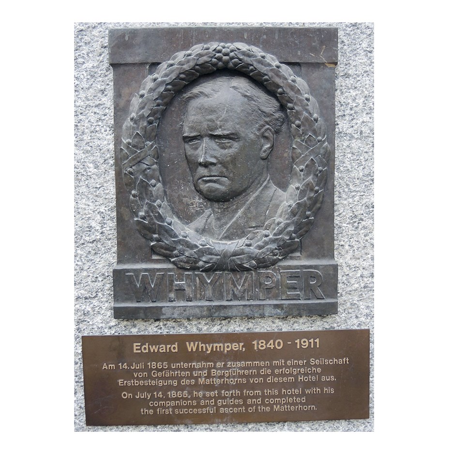 Nach seinem Erfolg am Matterhorn zog es Whymper nach Südamerika. 1880 gelang ihm zusammen mit seinem ehemaligen "Kontrahenten" die Erstbesteigung des Chimborazo in Ecuador. Bis zu seinem Tod im Jahr 1911 widmete sich der Brite verstärkt seiner Tätigkeit als Schriftsteller. Gedenktafel am Hotel "Monte Rosa" in Zermatt. 