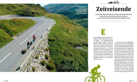 Aufmacher-Doppelseite der siebenseitigen Reportage "Mit Bike zum Berg" von ALPIN-Redakteur Andreas Erkens in ALPIN 04/2022.