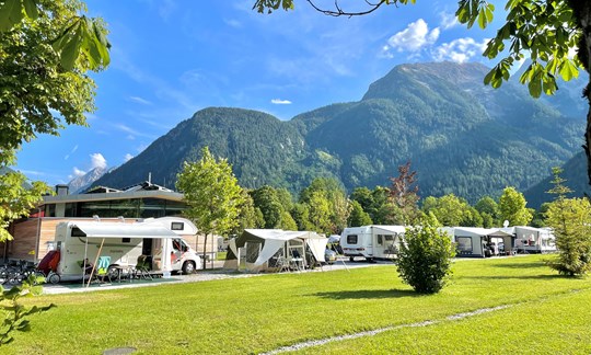Bergblick und Komfort: Camping Grubhof bei Lofer