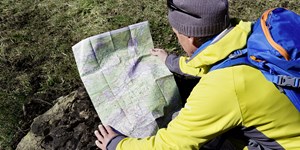 ALPIN Bergschule: Das 1 x 1 der Orientierung mit Karte und Kompass